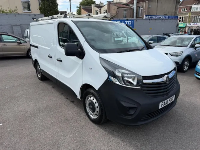 2018 VAUXHALL VIVARO photo 1