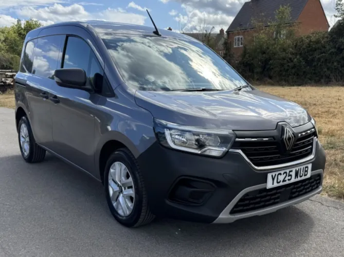 2025 RENAULT KANGOO photo 1
