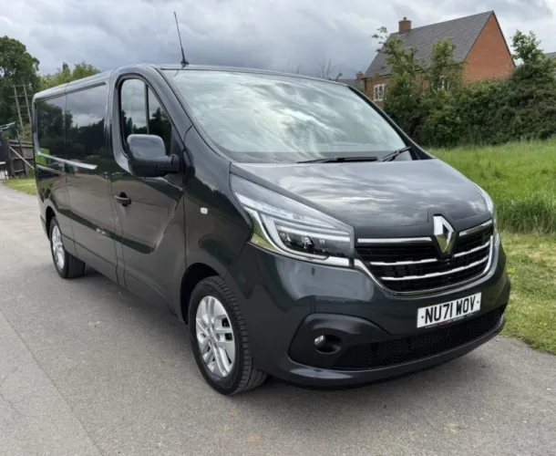 2021 RENAULT TRAFIC photo 1