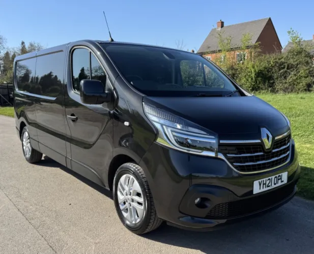 2021 RENAULT TRAFIC photo 1