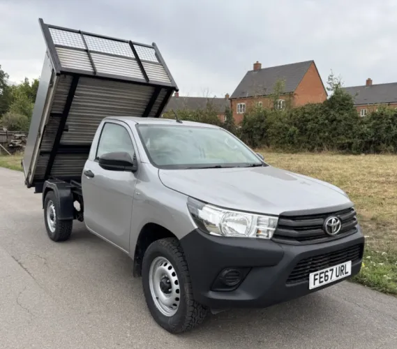 2017 TOYOTA HILUX photo 1