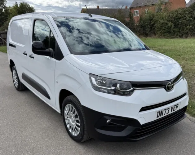 2023 TOYOTA PROACE CITY photo 1