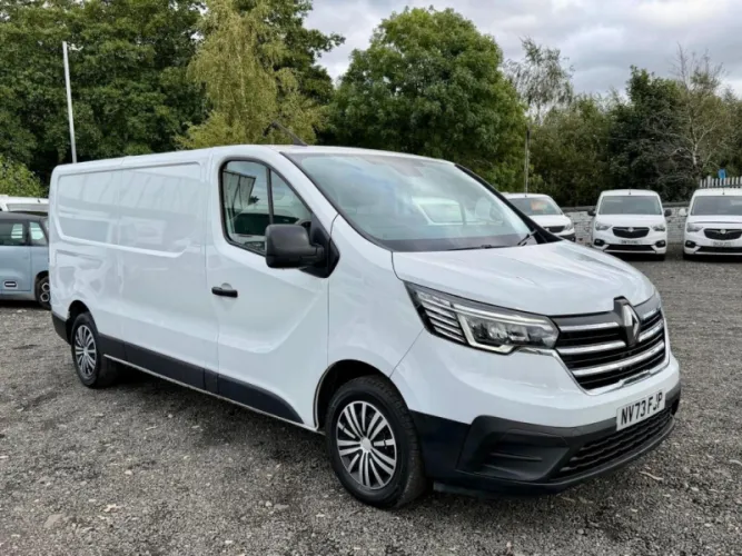 2023 RENAULT TRAFIC photo 1