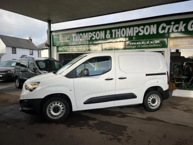 2021 VAUXHALL COMBO photo 1