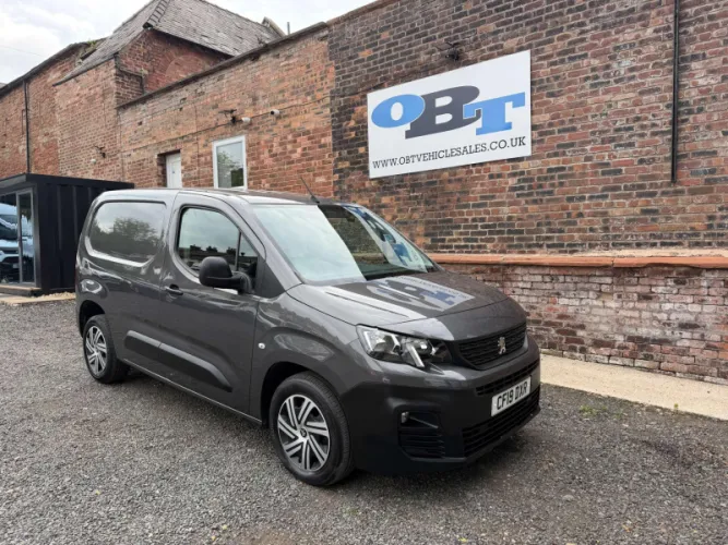 2019 Peugeot Partner photo 1