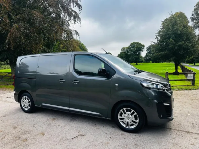 2022 VAUXHALL VIVARO photo 1