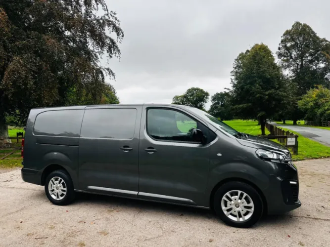 2023 VAUXHALL VIVARO photo 1