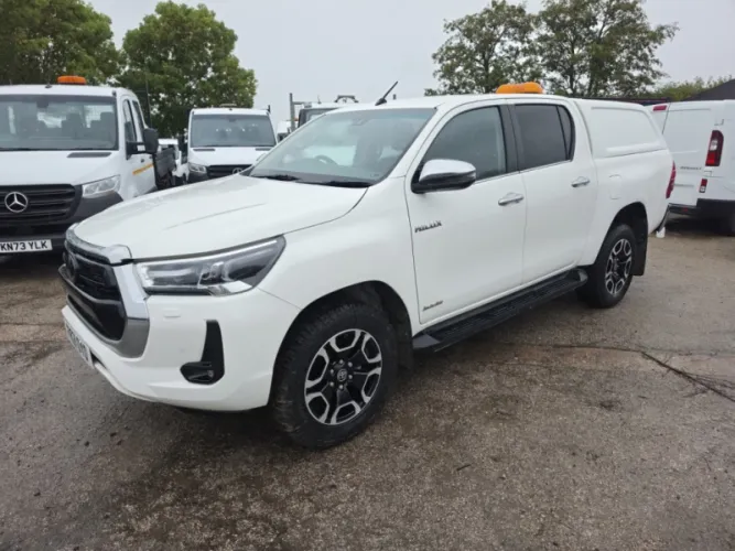 2021 TOYOTA HILUX photo 1