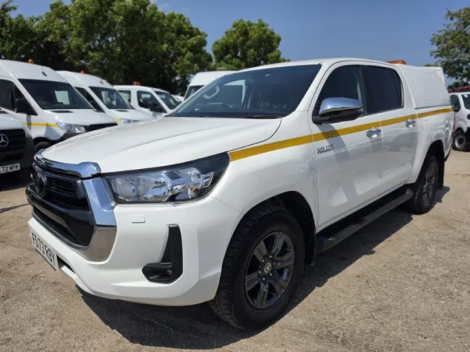 2023 TOYOTA HILUX photo 1
