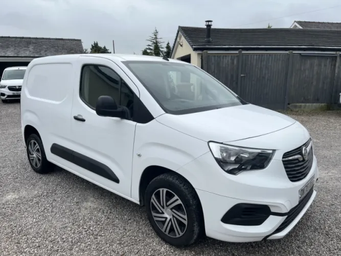 2020 VAUXHALL COMBO photo 1