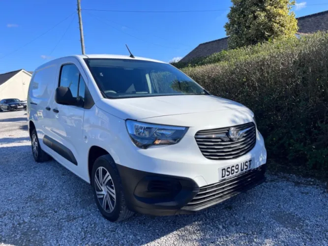 2019 VAUXHALL COMBO photo 1
