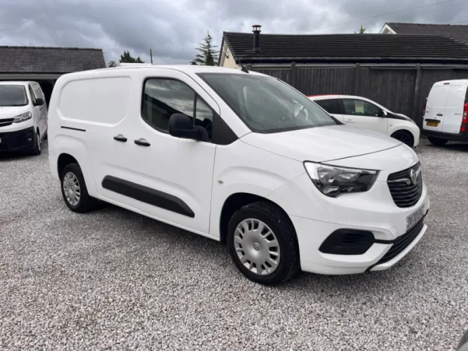 2020 VAUXHALL COMBO photo 1