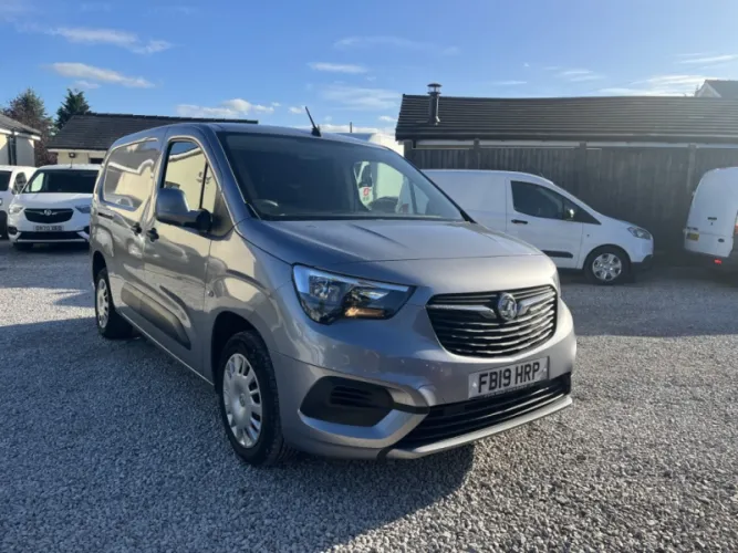 2019 VAUXHALL COMBO photo 1