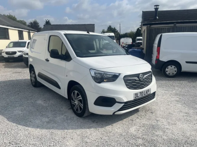 2020 VAUXHALL COMBO photo 1