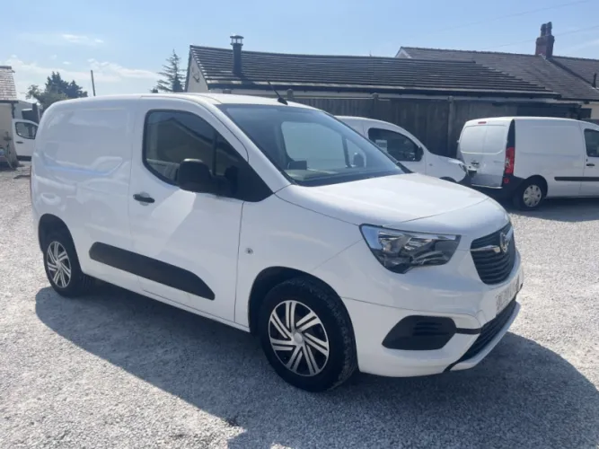 2020 VAUXHALL COMBO photo 1