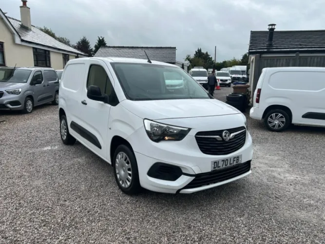 2020 VAUXHALL COMBO photo 1